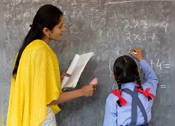 अपने बच्चे के टीचर्स से मिलें