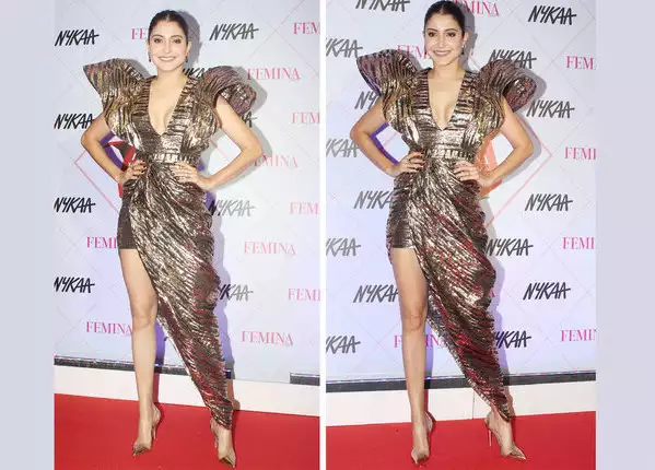 अनुष्का की हटकर ड्रेस