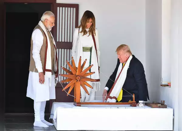 सिल्क बेल्ट पर था गोल्डन थ्रेड वर्क