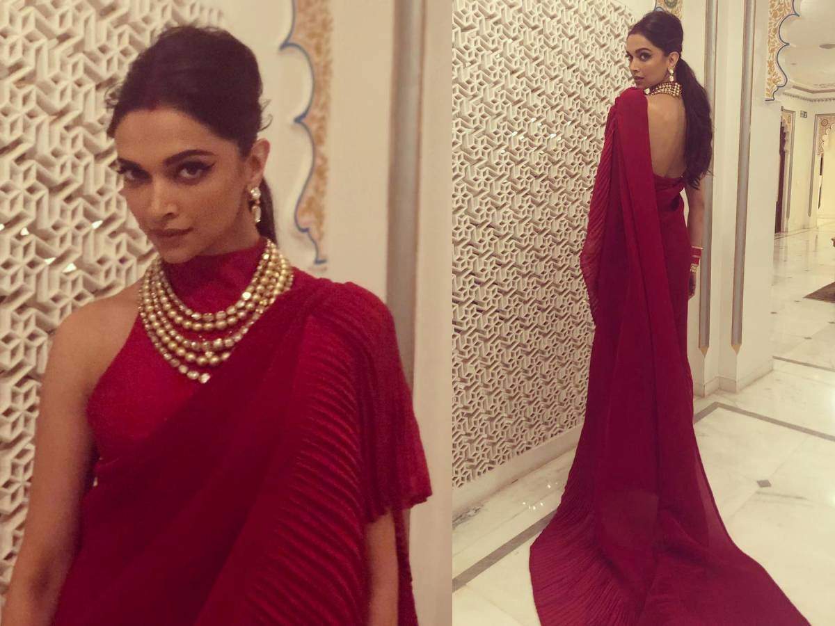 बैकलेस ब्लॉउस के साथ साड़ी