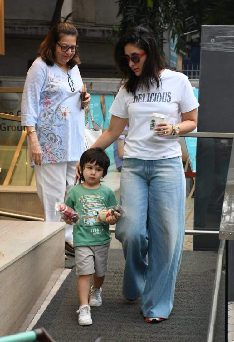 कॉटन शॉर्ट्स और राउंड नेक टी-शर्ट