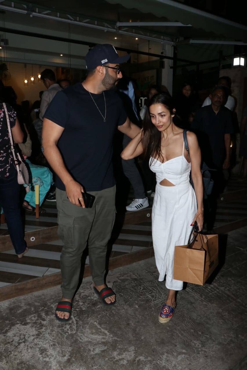 वाइट कॉटन ड्रेस विद कटआउट डिजाइन