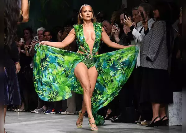 ग्रैमी में काफी चर्चा में रहा था जेनिफर लोपेज का गाउन