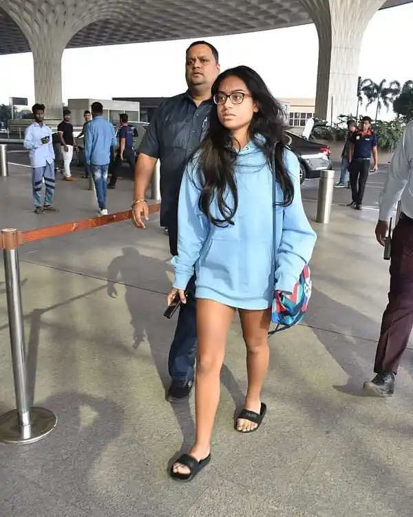 हुडी लुक