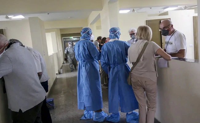 बाबू जगजीवन राम अस्पताल में डॉक्टरों समेत 60 स्टॉफ अब तक मिले कोरोना पॉजिटिव, दिल्ली के करीब 200 स्वास्थ्य योद्धा Covid-19 के शिकार