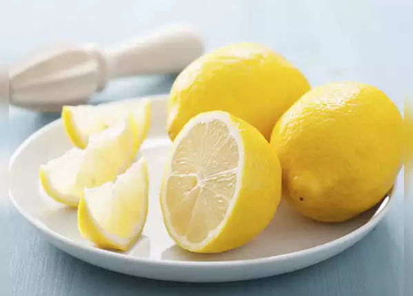 मोजे में डालकर सोएं नींबू मोजे में डालकर सोएं नींबू