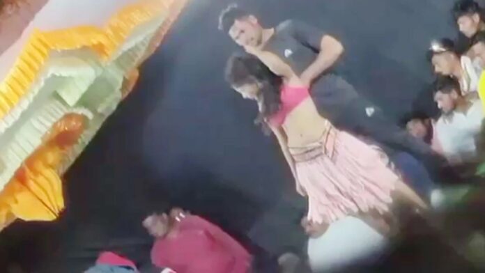 Sexy Dance in Bhandhara Maharashtra