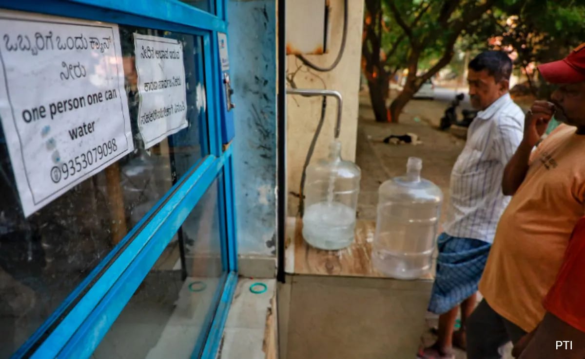 'जल संकट' का सामना कर रहे बेंगलुरु में पानी की बर्बादी को लेकर 22 परिवारों पर लगा जुर्माना